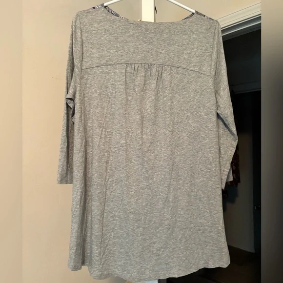 J. Jill Gray and Floral Patterned Top - Picture 4 of 8